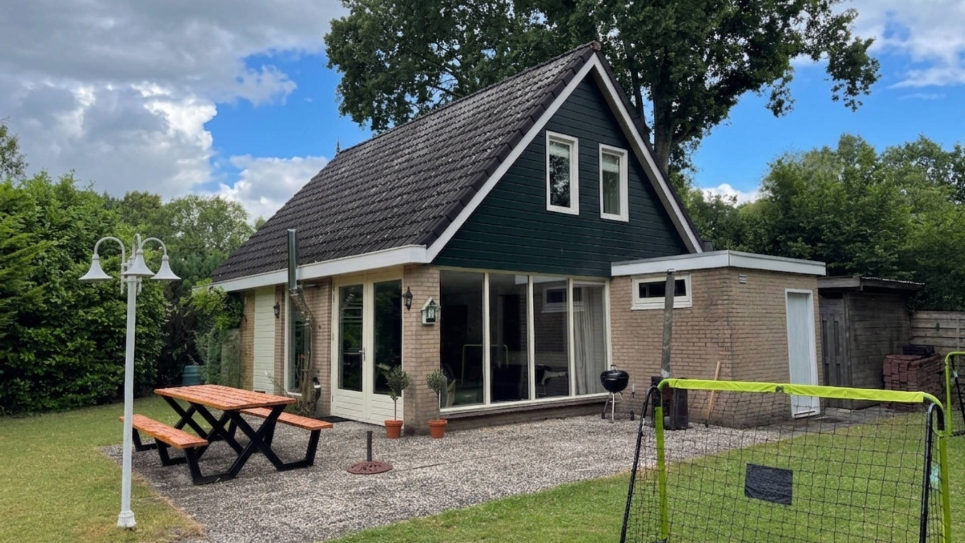 Ein gemütliches, aber geräumiges Ferienhaus für 8 Personen im Herzen von Drenthe, versteckt zwischen den Bäumen von Gasselte. Ob du nun für ein Wochenende zu zweit oder mit der ganzen Familie kom..