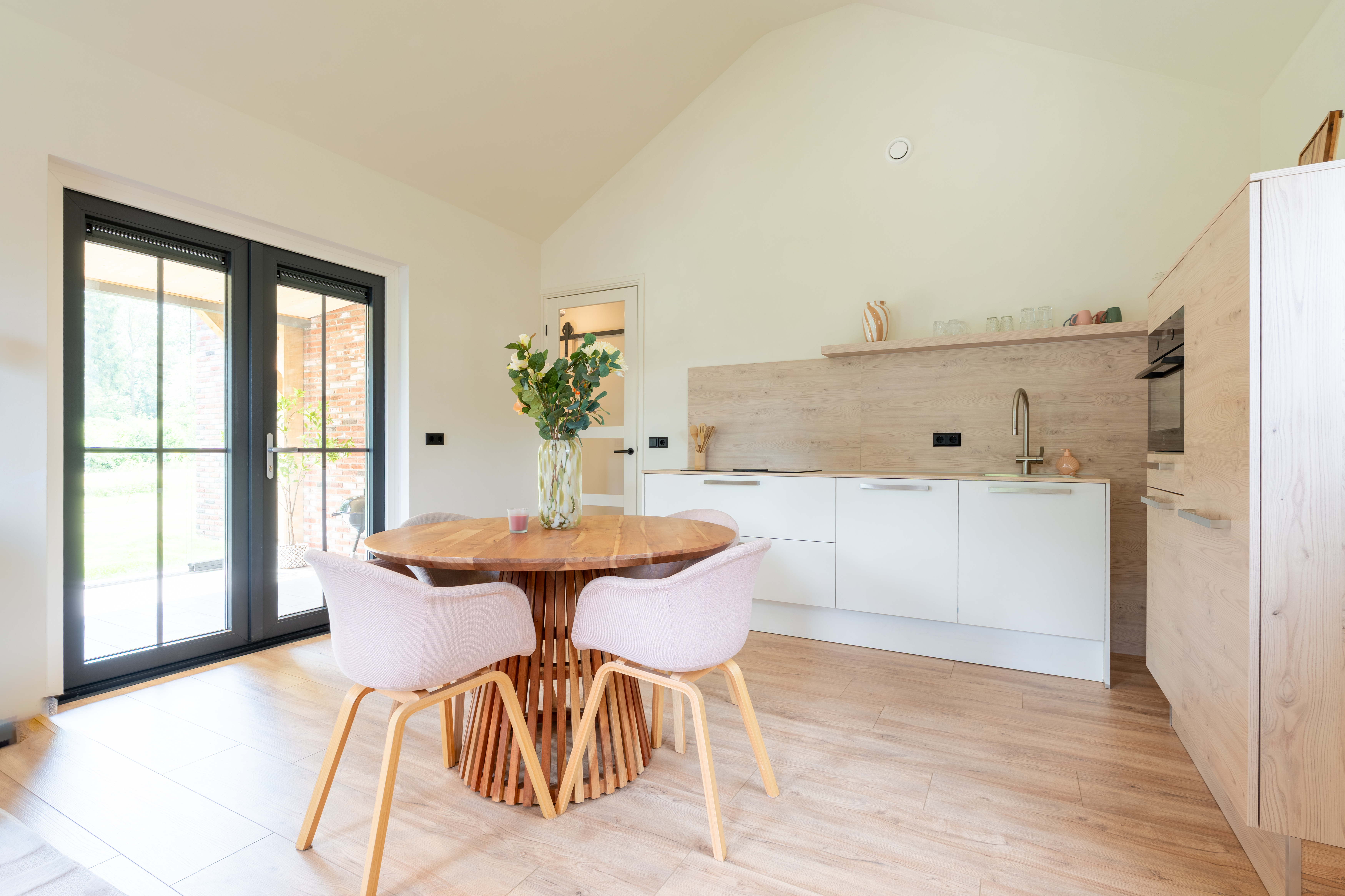 Freistehendes, ebenerdiges Ferienhaus mit Hottub, großer Terrasse und Fahrradschuppen inmitten der Drenther Natur.