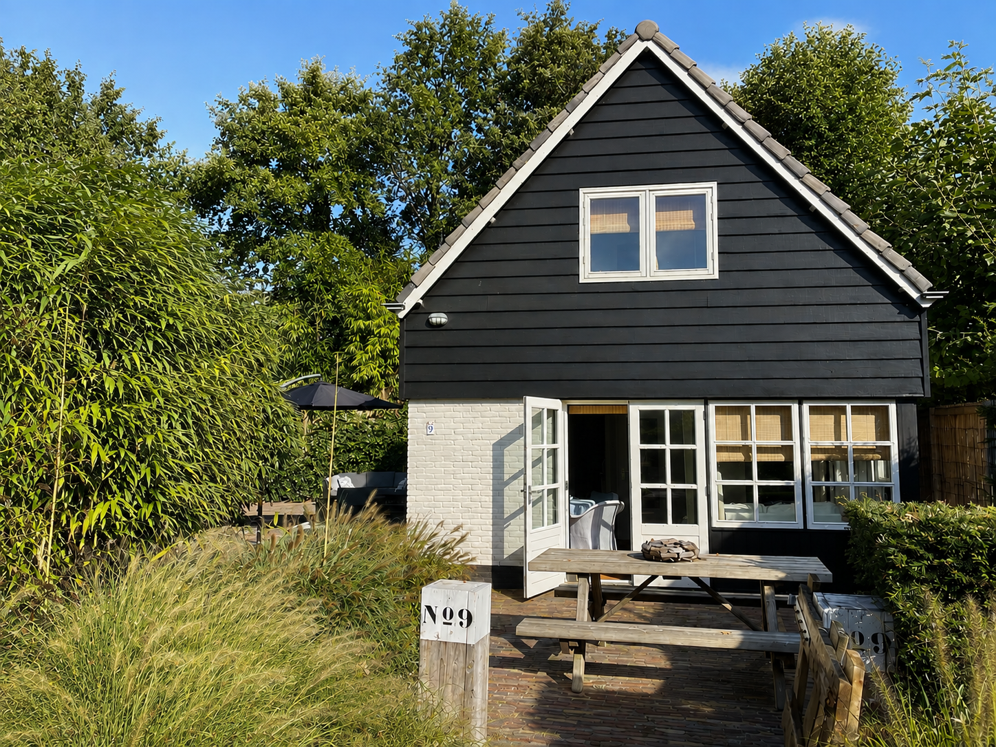 Ferienhaus in Bergen für 3 Personen mit großzügigem Garten und Garage. Zu Fuß ins Zentrum, Strand per Fahrrad erreichbar.