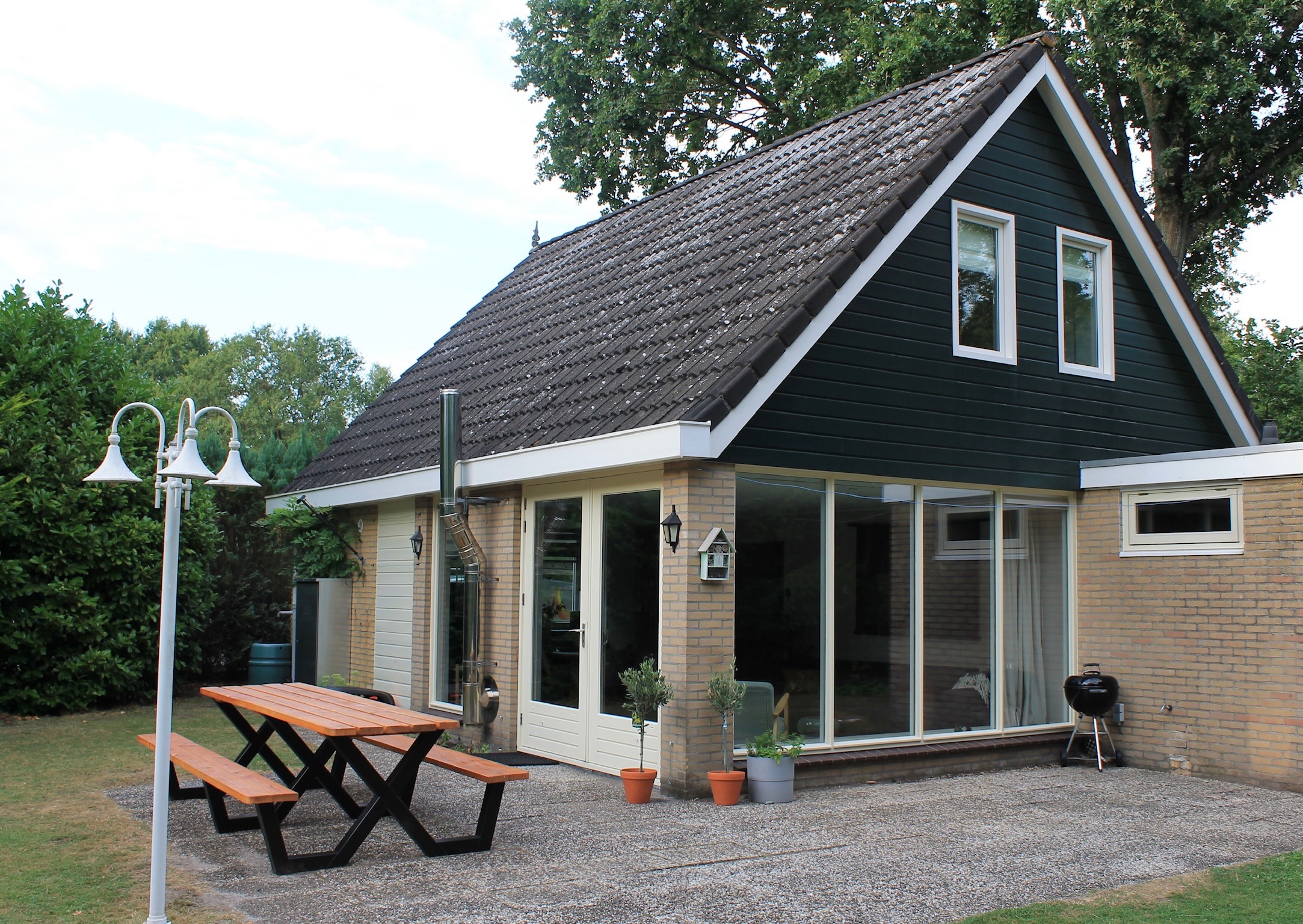 Ein gemütliches, aber geräumiges Ferienhaus für 8 Personen im Herzen von Drenthe, versteckt zwischen den Bäumen von Gasselte. Ob du nun für ein Wochenende zu zweit oder mit der ganzen Familie kom..