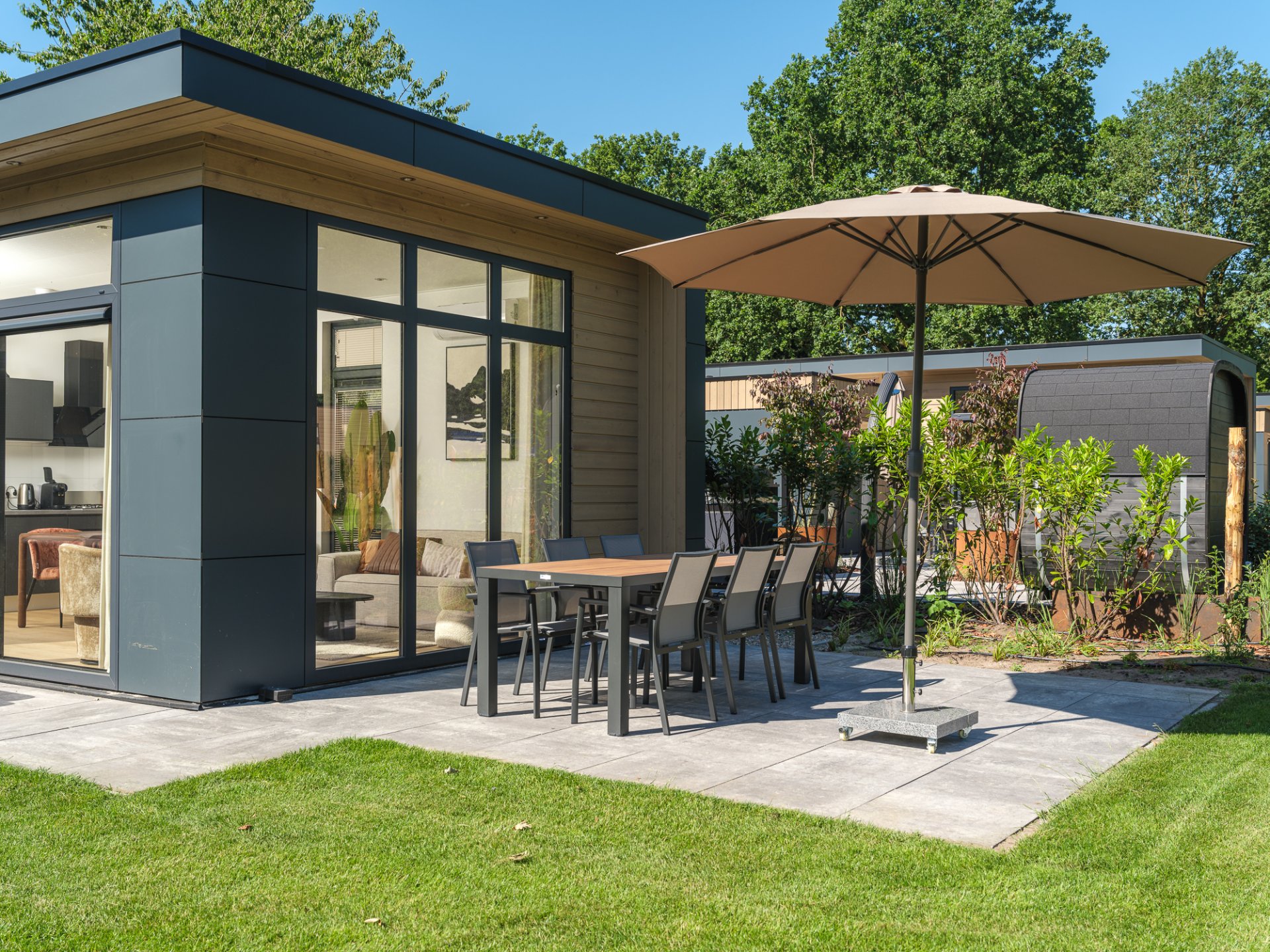 Essenburgh Deluxe with Hot Tub & Sauna | 6 persons