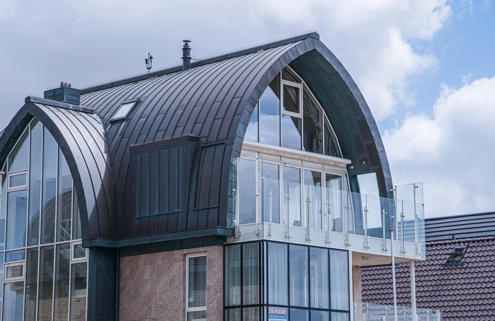 Luxuriöses Penthouse Shrimp in Egmond aan Zee für 5 Personen mit 3 Schlafzimmern, zwei Etagen und Panorama-Meerblick.