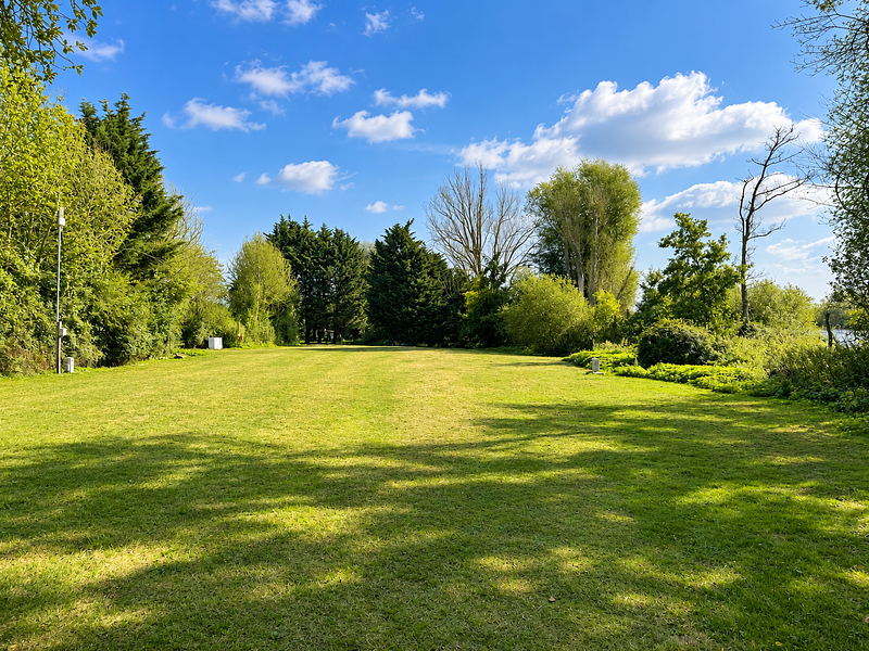 Willow Walk Pitches 266 to 282