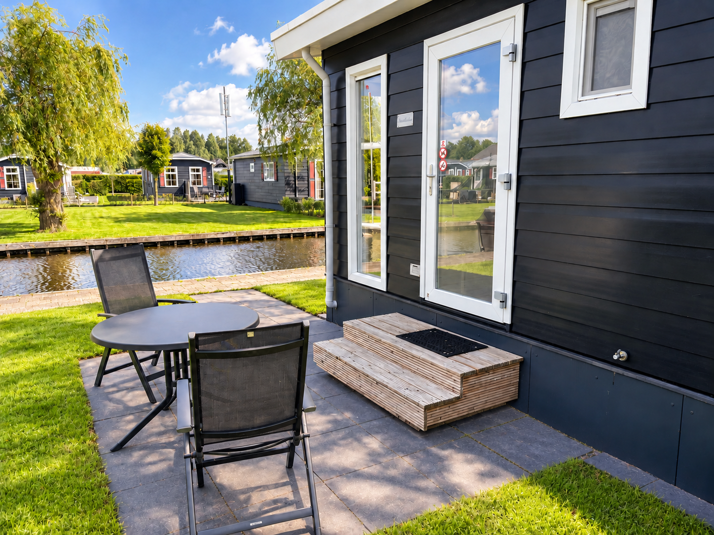 Kompaktes Studio-Chalet für 2 Personen in Giethoorn mit ausgestatteter Küche, Terrasse und kostenlosem WLAN.