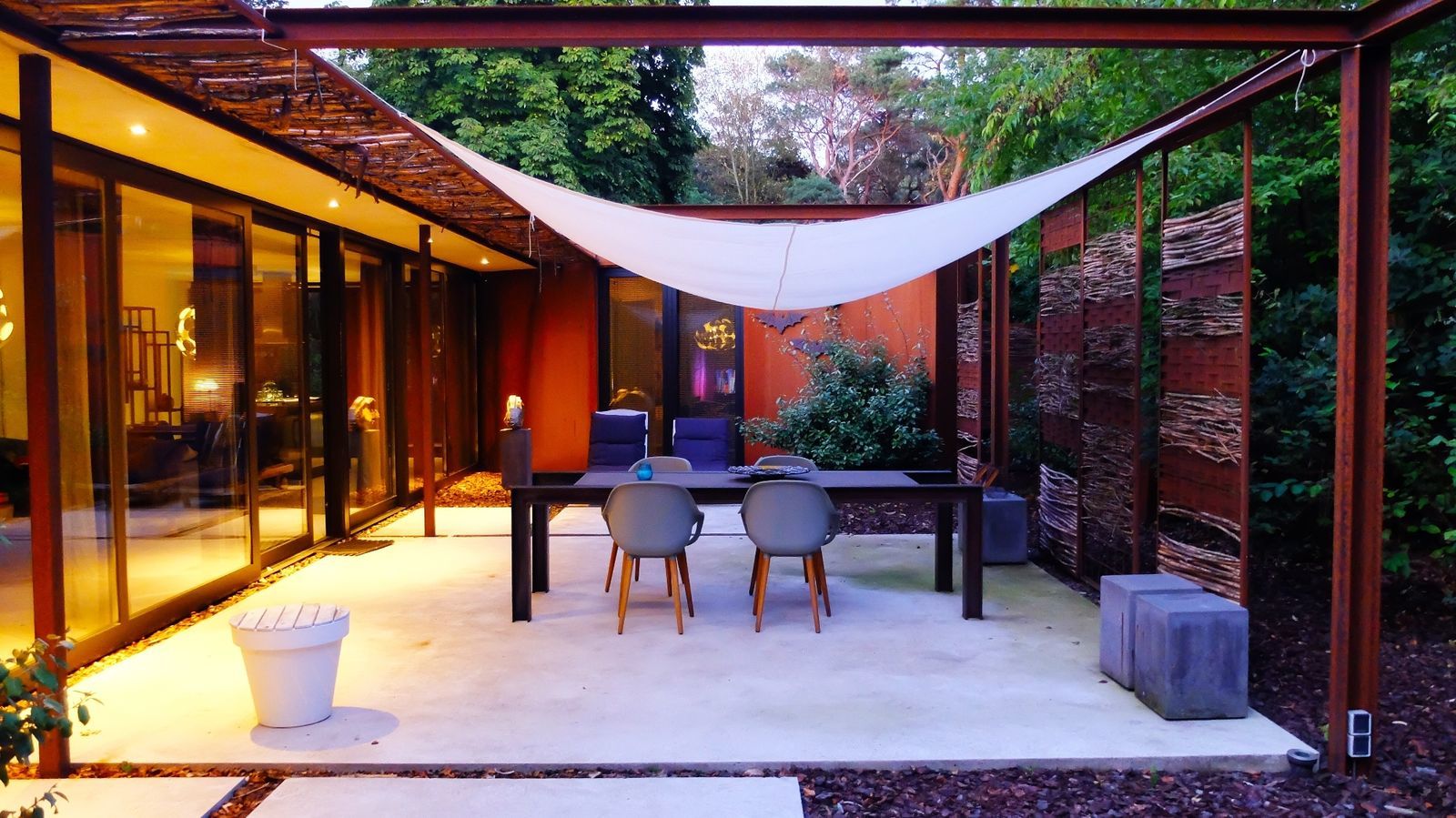 Stalen Boshuis - luxe vakantiehuis met sauna in Brabant