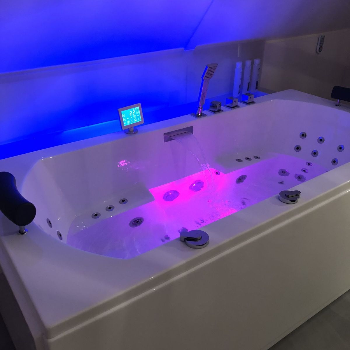 De Elysium 2-persoons met bubbelbad binnen én buiten hotspring bad, sauna, sunshower, stadstuin, wifi